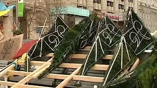 На Майдане Независимости укрепляют баррикады
