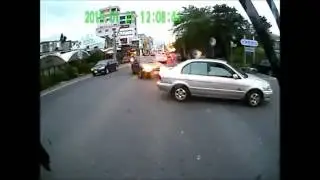 NEW Car and scooter accident in Taiwan on dashcam!