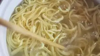 Куриный бульон с домашней лапшой