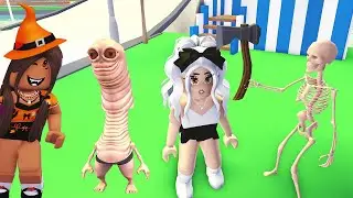 She Had a KNIFE 👀 #comedy #funny #adoptme #roblox #robloxedit #halloween #humor #fallupdate #update