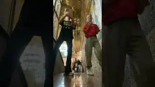 Задний фон как всегда топ 👍🏻😂  