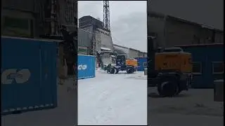 Клиент получает колесный экскаватор XINYUAN C150W на Сахалине