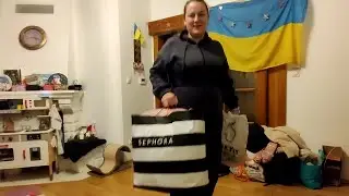 Настя намутила  одежду .Вероника не хочет примерять .