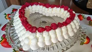 The summer dessert everyone is talking about: Pavlova! Easy pavlova recipe