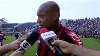 Emocionado, Luiz Alberto lamenta cenas de briga entre torcedores de Vasco e Atlético PR