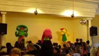 Barney and Friends Live Show - singing and dancing