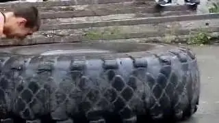 Русские силачи - бросок колеса билаза 2 !