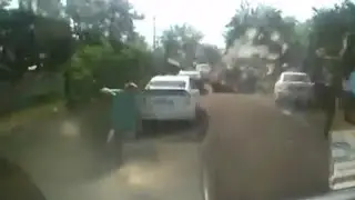 Момент убийства двух полицейских гранатой в ЛНР (28.06.2020)