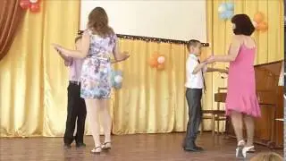 Выпускной танец с мамами