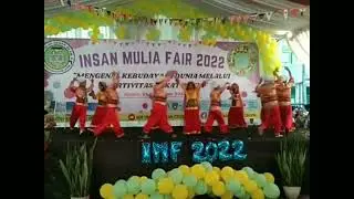 Tarian dari kelas 1B Madinah