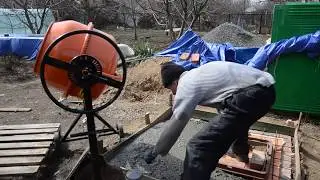 Ставлю опалубку и заливаю плиту на колодце. Часть 3.
