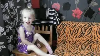 КАТЯ КАК МАМА💕УБОРКА В КОМНАТЕ💕