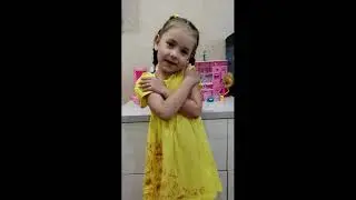 Ярослава рассказывает стихотворения для папы. В нашей стране учрежден праздник 