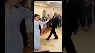 МУЖИК КЛАССНО ТАНЦУЕТ С КРАСАВИЦЕЙ🔥 #shorts