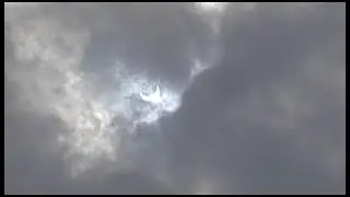 SORPRENDENTE UN SUPER ECLIPSE ....