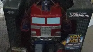 Review And Showcase Of The Jada Auto-Converting R/C Controlled Optimus Prime.