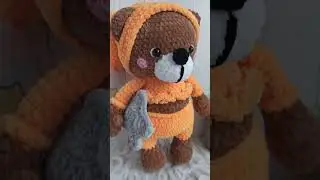 обзор вязаного плюшевого мишки, мишка в пижамке