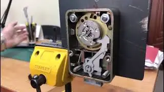 HOW TO RESET A LA GARD MECHANICAL CODE LOCK/