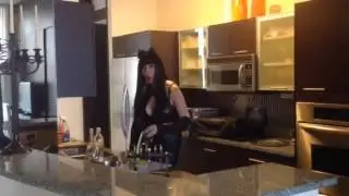 Vixen Veronika's Clawsmopolitan