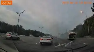 Автобус горит на мкаде