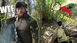 VŠIMNE SI MĚ NA TOMHLE MÍSTĚ?! | 