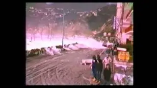 Mareggiata a Maiori ed Amalfi 1987(L'ultima onda è impressionante) sea storm big waves italy