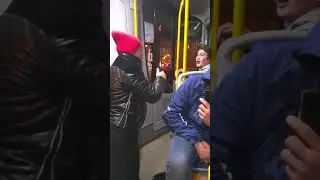 Неадекватная пассажирка ПСИХИЧКА против кондуктора в Екатеринбурге