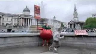 Ewan McGregor as a tomato gets assaulted (FilmFour commercial)