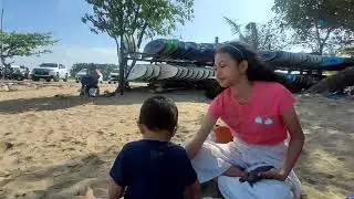 Dek Bhim asiikk banget main pasir dan liat layangan di pantai mertasari sanur bali