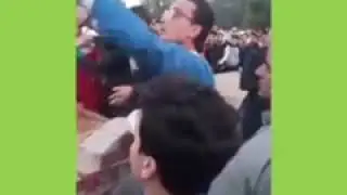 شاهد ماذا قال الشيخ عند دفن احد الشباب .. ستحزن لما قال