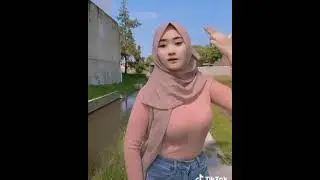 neng monic kalo pake jilbab tetep menonjol