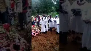 Msikilize kiongozi wa dini akiwa mazishin huku akisisitiza zaid cha arusha kilivyo bomba