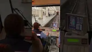 Работа машиниста метро.