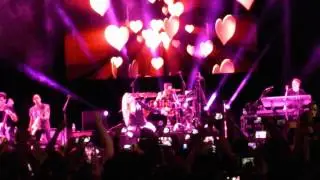 Avril Lavigne - Hello Kitty (Live at Citibank Hall - 29/04/14)