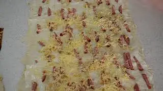 Жареный лаваш с колбасой и сыром