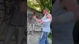 Мастер бесконтактного боя!