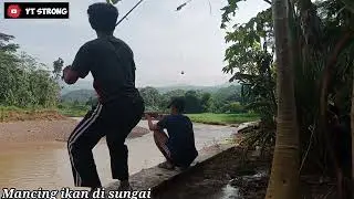 Mancing ikan di sungai