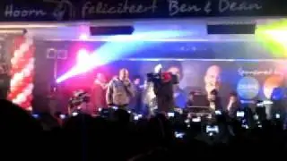 Ben & Dean Saunders huldiging 2501'11 @ Hoorn. Dean zingt zijn singel