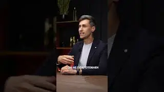 Ребенок видит мир через стекло 