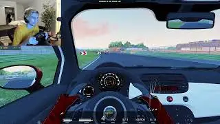 xQc shouldn't have a Drivers License...