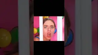 Bir kız soğan yer