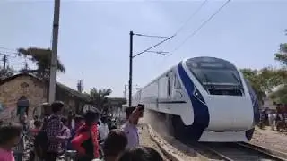 Dust Show by Vande Bharat Express near Allahabad Jn