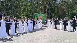 В Пинске на территории храма святых Петра и Февронии прошел Троицкий бал православной молодежи
