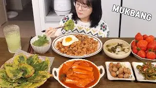 Cooking Mukbang :) kimchi fried rice, tteokbokki, fried perilla leaves, strawberry.