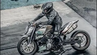 CRAZY BIKE DRAG RACE