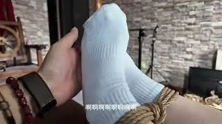 挠脚心