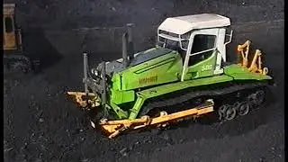 Алтайский тракторный завод. Испытания Т 500 "Илюша" на угольном складе.