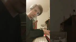 Дайте название в комментах, плиз. На слух знаю, а откуда — не помню.