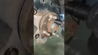 Как почистить ступицу со шпильками?