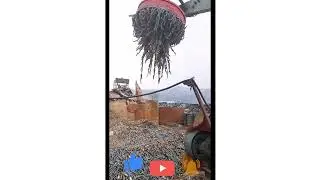 Use magnetic suckers to load the waste steel bar amazing video and satisfactory #shorts